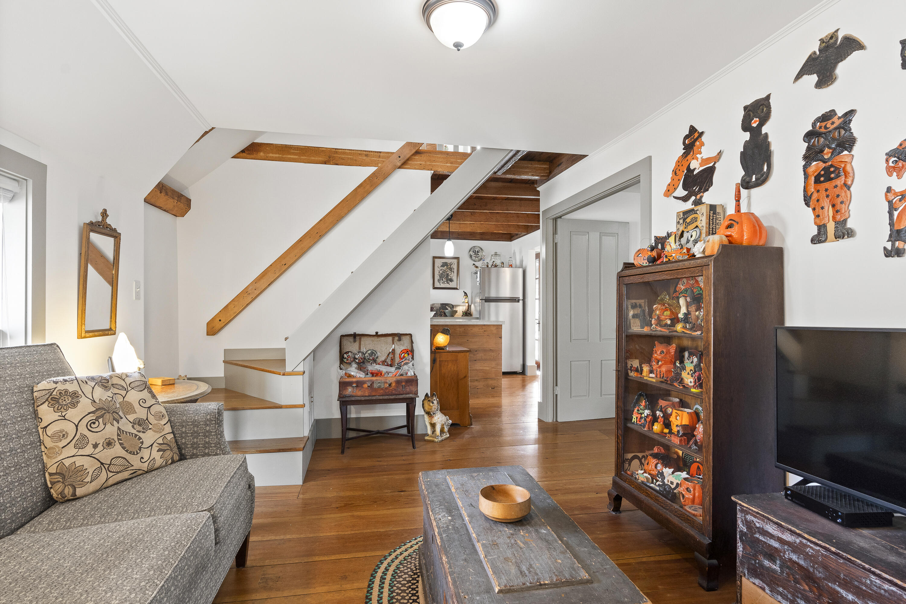 37 Townsend Avenue Boothbay Harbor, ME 04538 - Photo 17 of 51 2nd floor main living room
