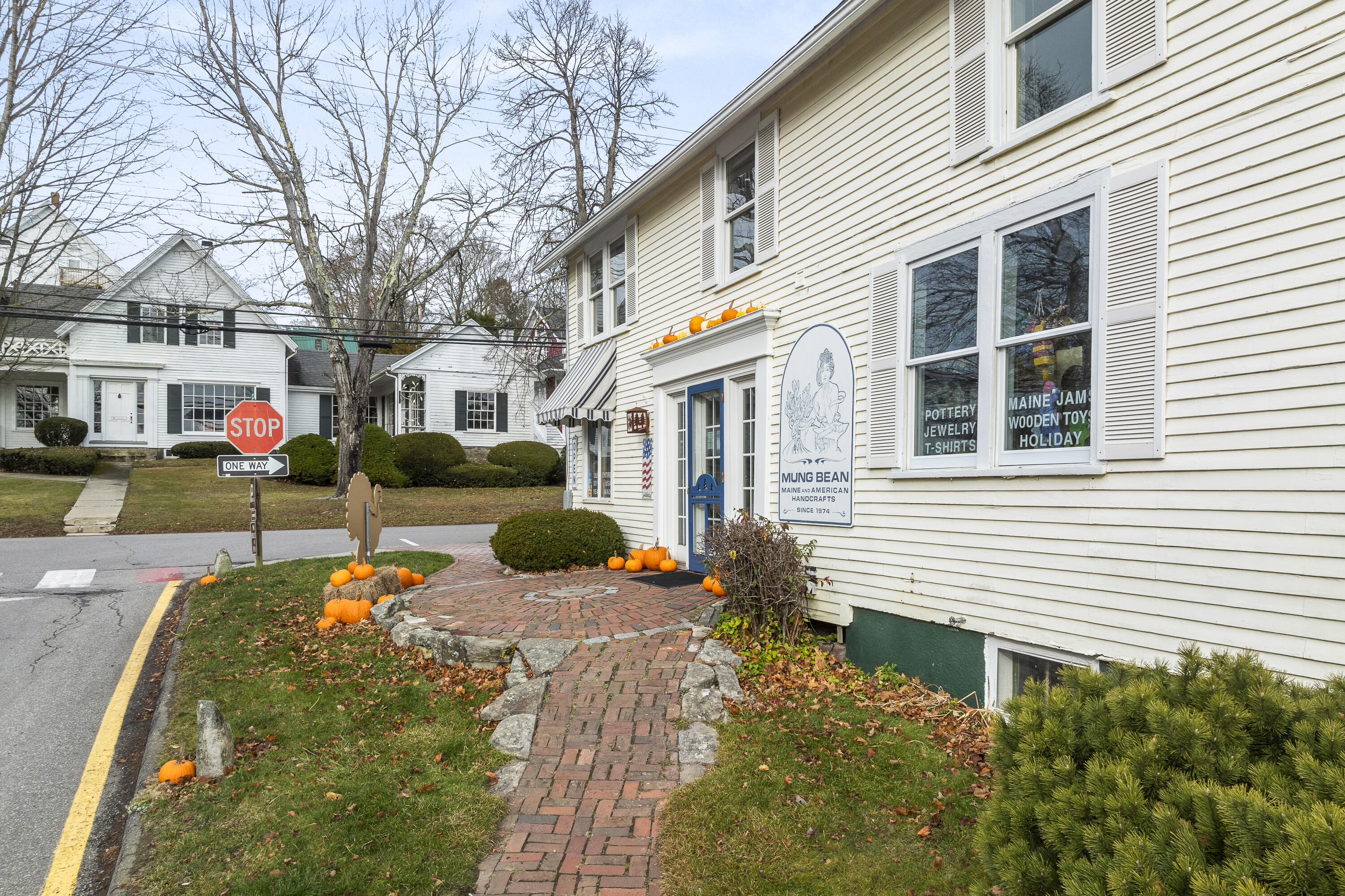 37 Townsend Avenue Boothbay Harbor, ME 04538 - Photo 3 of 51 Corner Entrance