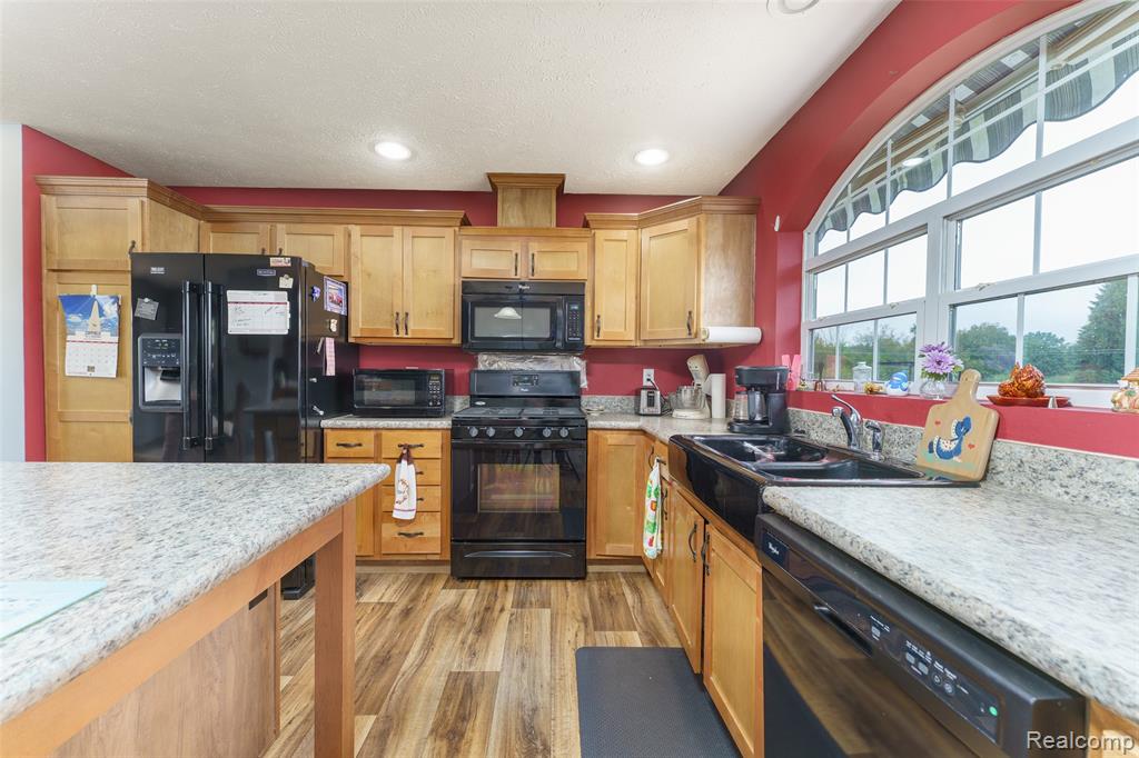 5601 Lovejoy Road Fowlerville, MI 48836 - Photo 6 of 40