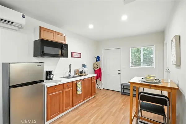 $1,800 | 9221 Swinton Avenue, North Hills, CA 91343