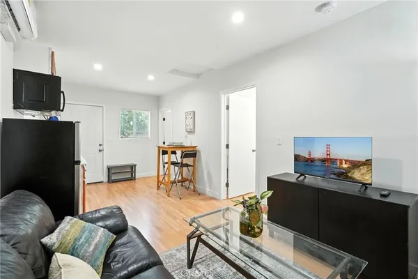$1,800 | 9221 Swinton Avenue, North Hills, CA 91343