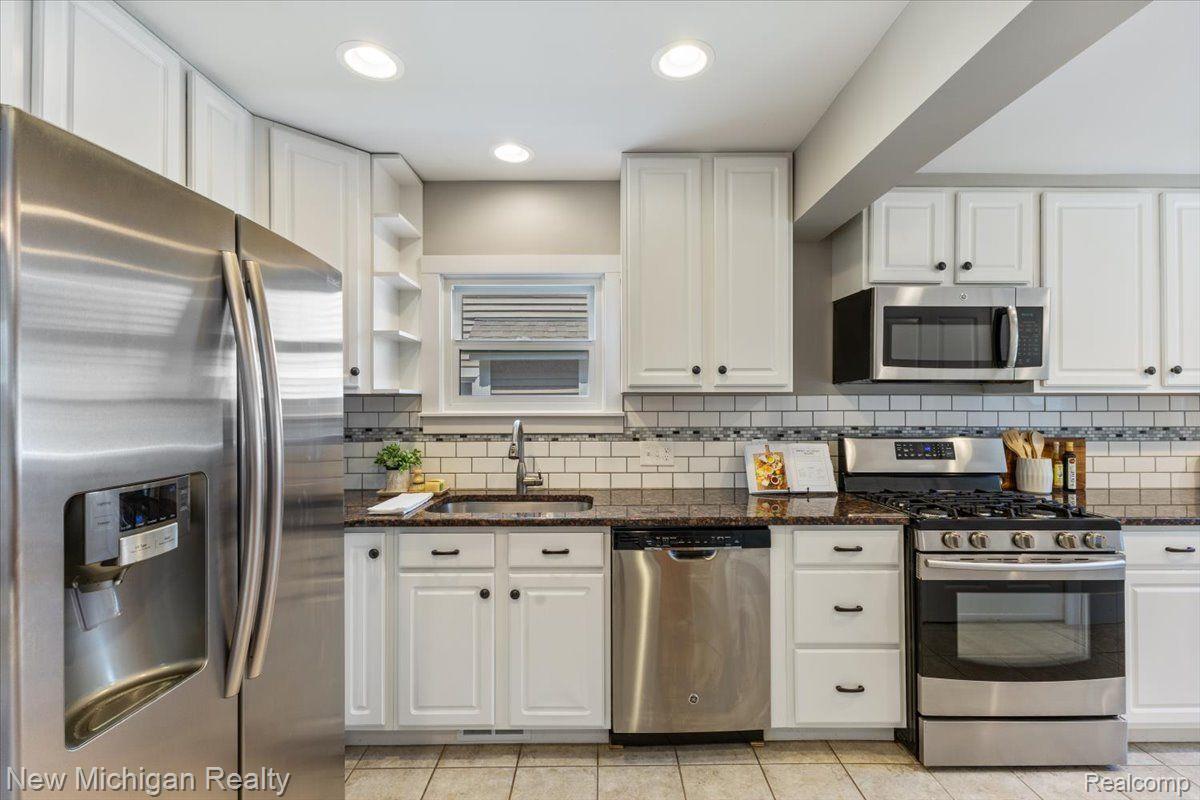 2994 Cumberland Road Berkley, MI 48072 - Photo 22 of 37 Kitchen