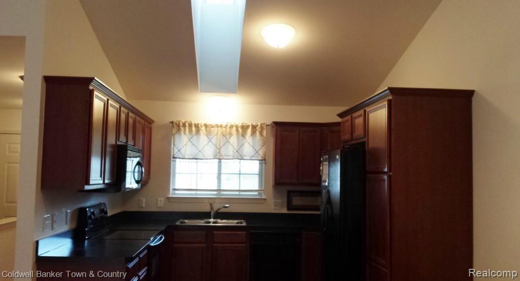 4726 Summer Ridge Drive, Unit 32 Howell, MI 48843 - Photo 20 of 27 Kitchen_4726 Summer Ridge (2).jpg
