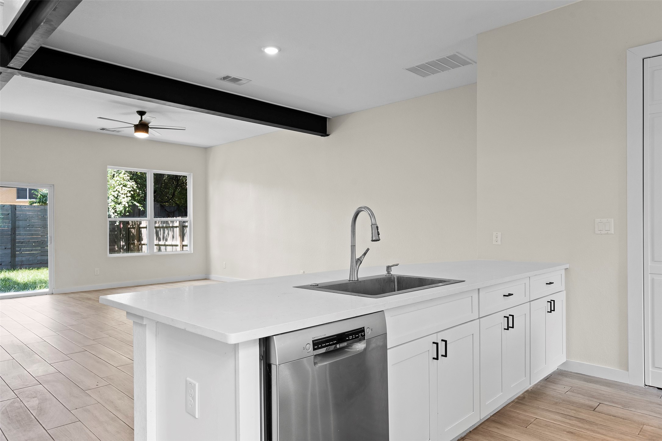 3613 Munson Street Austin, TX 78721 - Photo 4 of 36