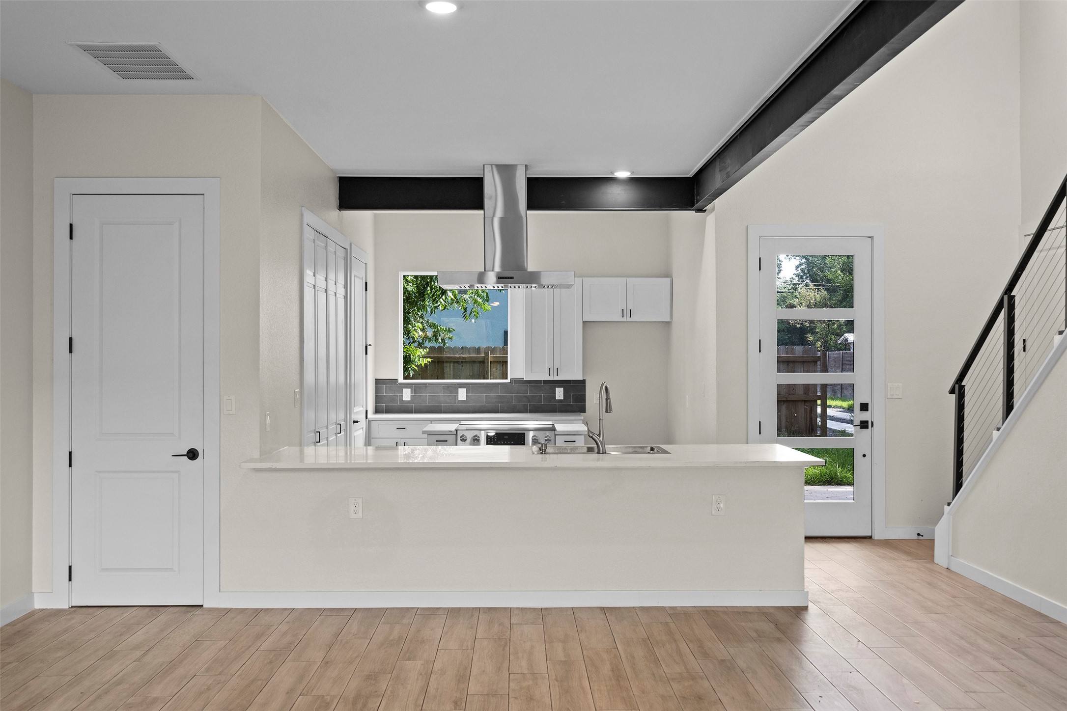 3613 Munson Street Austin, TX 78721 - Photo 6 of 36