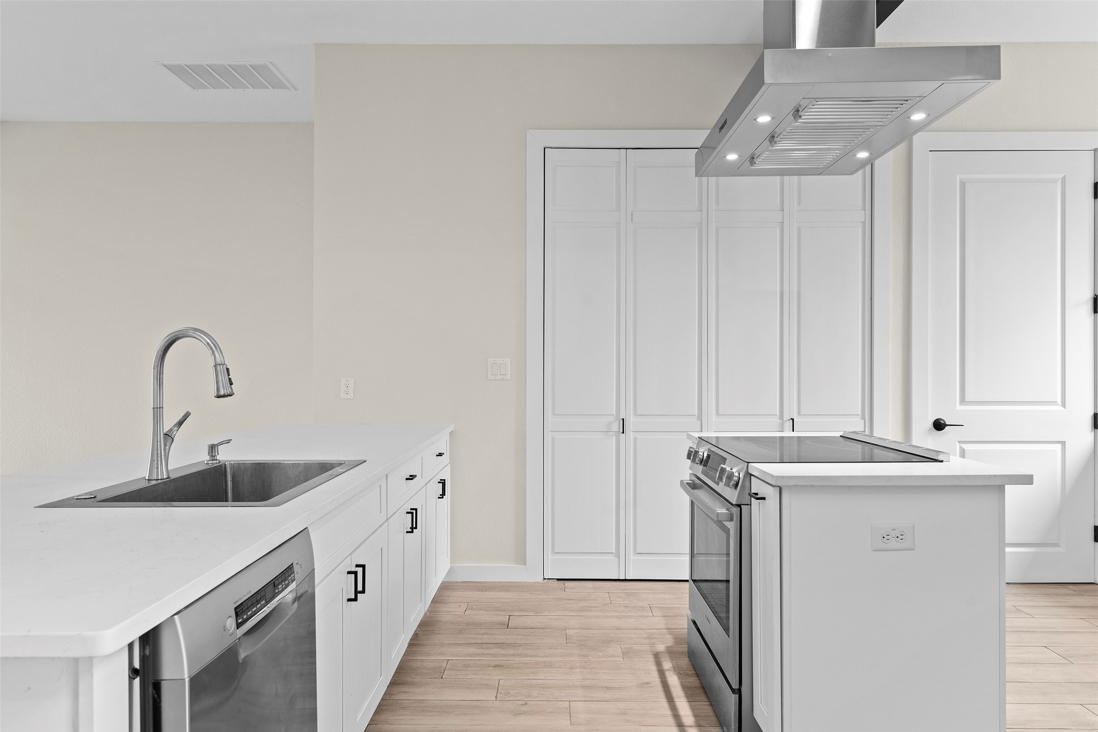 3613 Munson Street Austin, TX 78721 - Photo 8 of 36