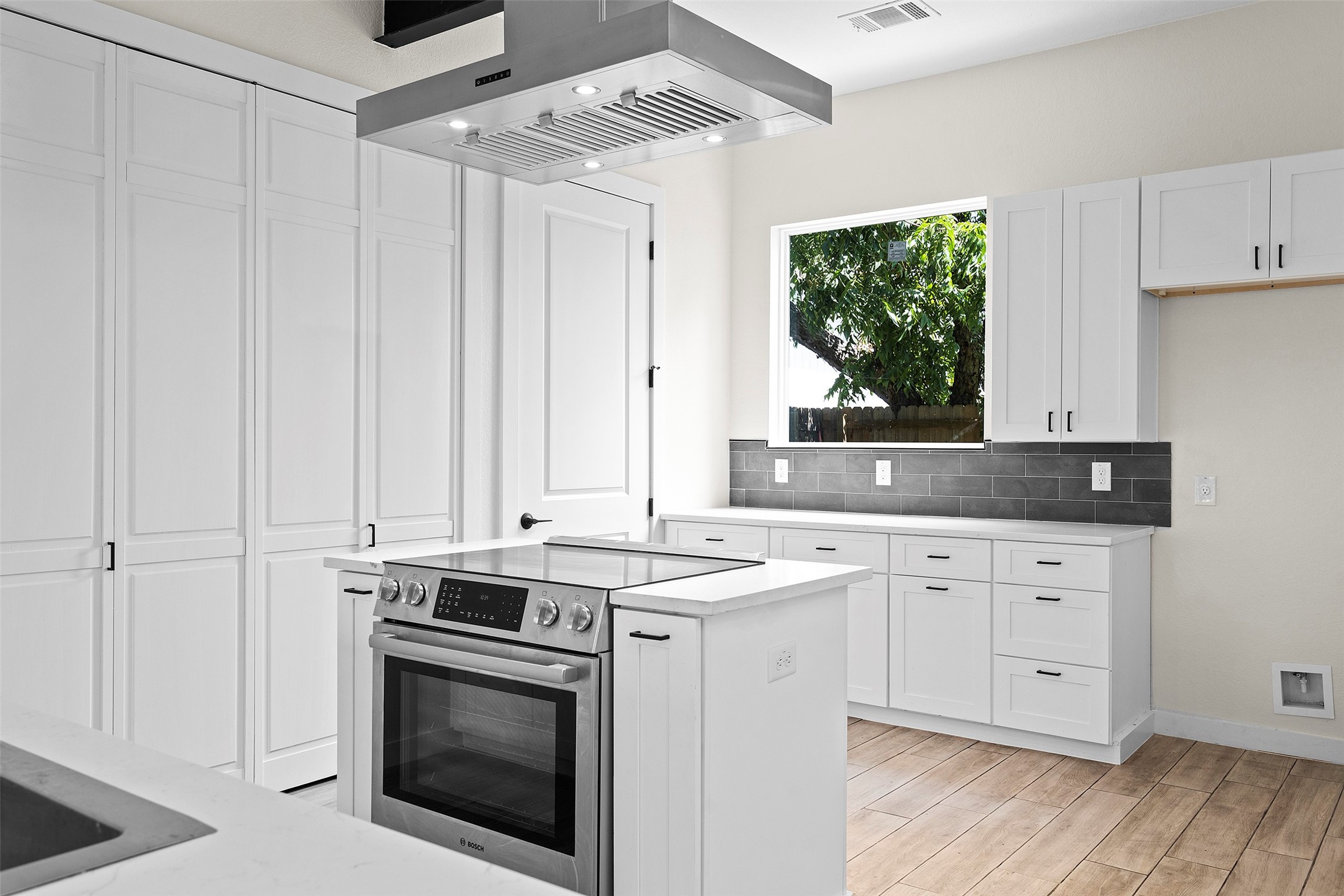 3613 Munson Street Austin, TX 78721 - Photo 10 of 36