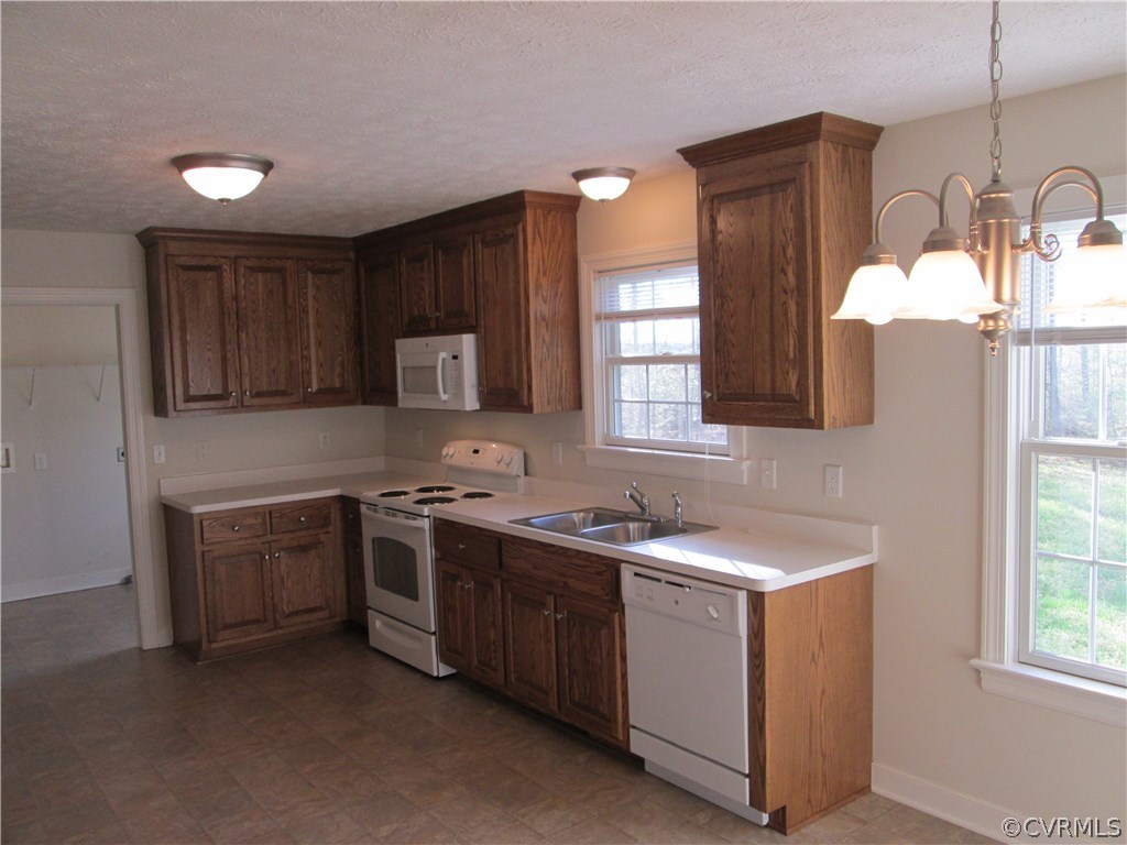 208 Oak Ridge Court Aylett, VA 23009 - Photo 8 of 21 How about these great looking oak cabinets in the