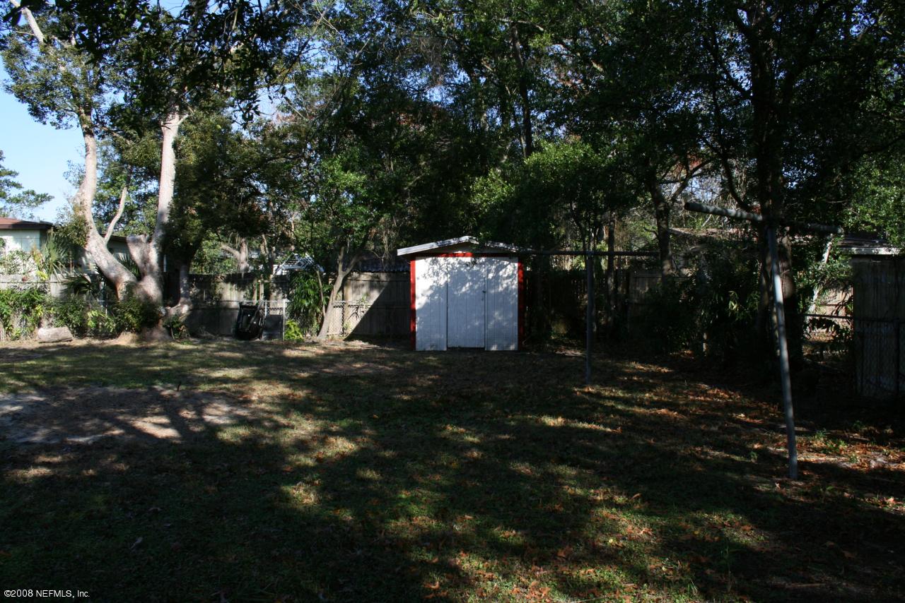 2705 Lorna Road Jacksonville, FL 32211 - Photo 10 of 18 a backyard of a house with lots of green space