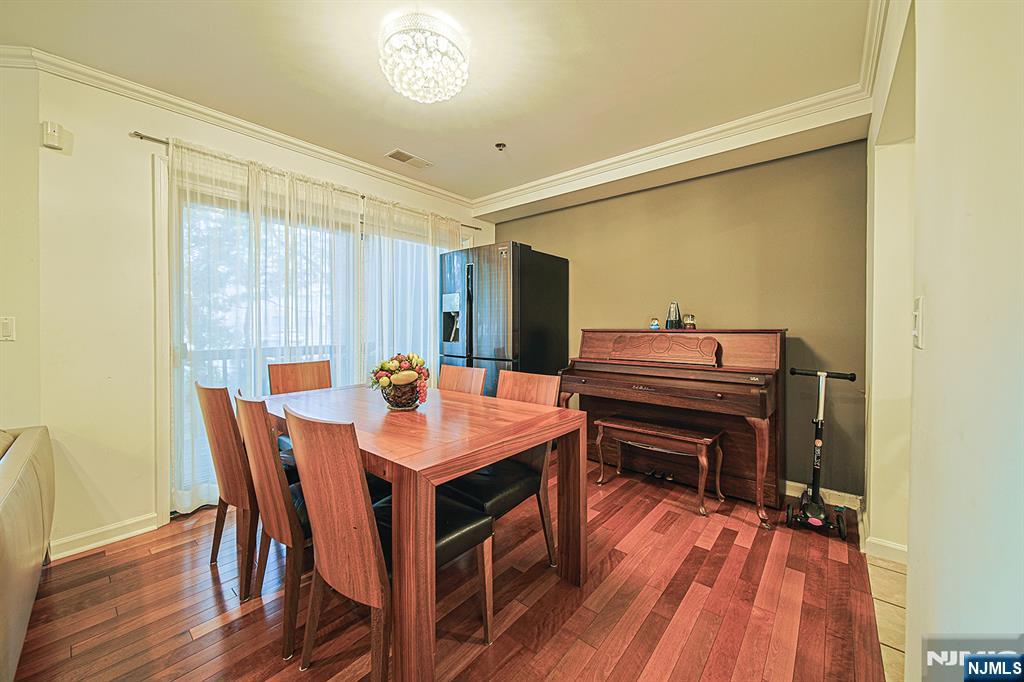 306 Smith Court, Unit R306 Edgewater, NJ 07020 - Photo 7 of 33