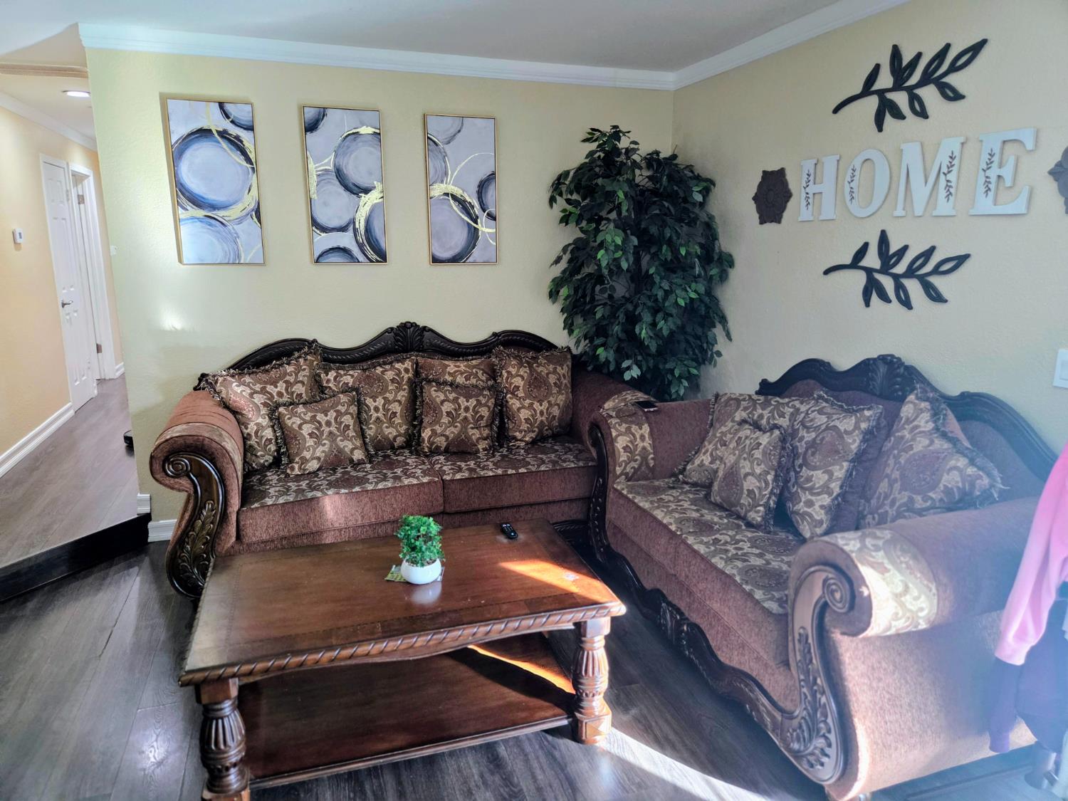 1404 Solar Avenue Modesto, CA 95351 - Photo 10 of 28 a living room with furniture and a potted plant