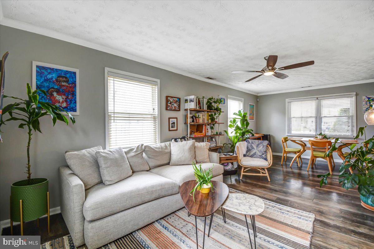 4 Steuart Lane Edgewater, MD 21037 - Photo 12 of 41 Lots of windows for natural lighting!