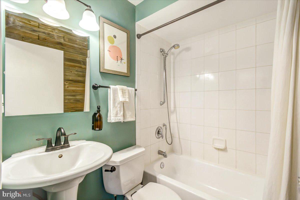 4 Steuart Lane Edgewater, MD 21037 - Photo 13 of 41 Updated full bathroom on main level.