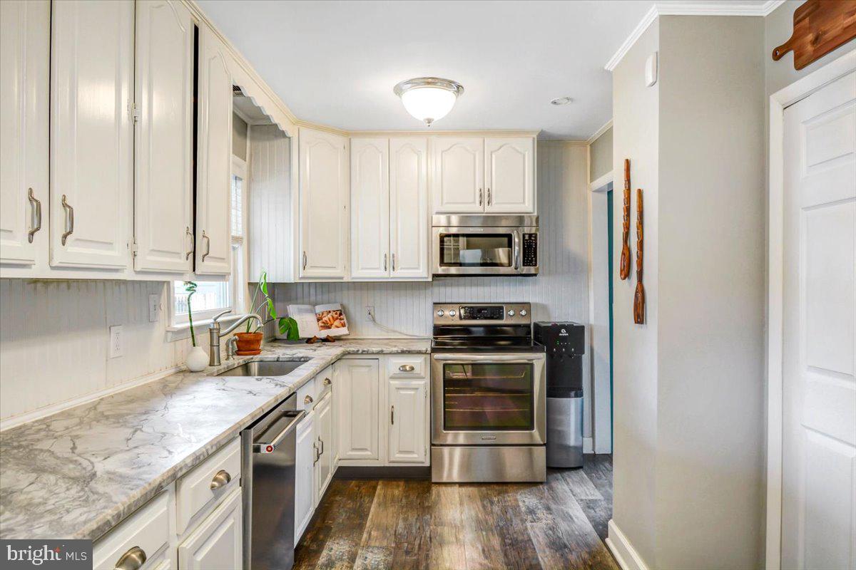 4 Steuart Lane Edgewater, MD 21037 - Photo 17 of 41 The kitchen has plenty of cabinets on every side!