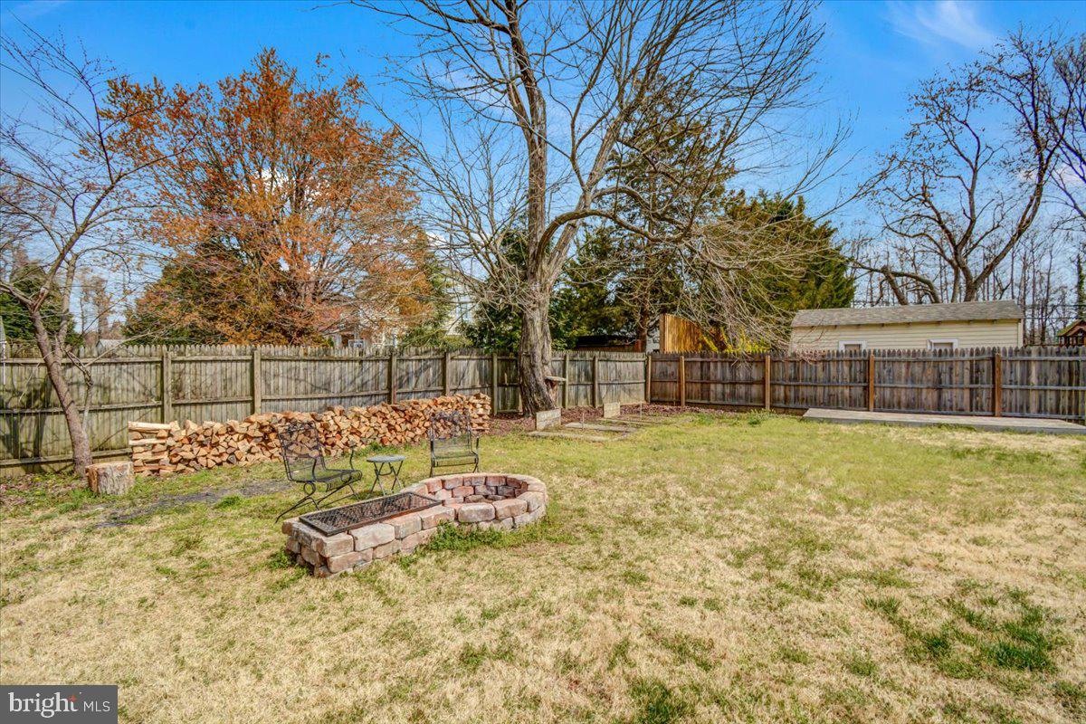 4 Steuart Lane Edgewater, MD 21037 - Photo 32 of 41 Fire Pit for those fun chilly evenings outside!