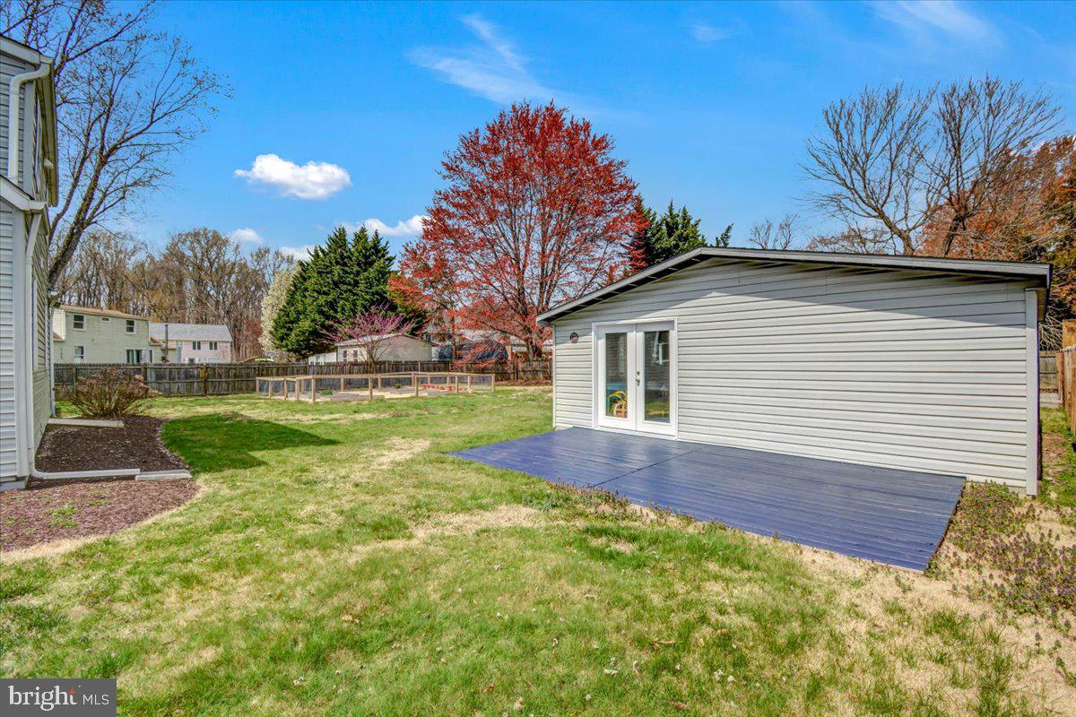 4 Steuart Lane Edgewater, MD 21037 - Photo 35 of 41 Bonus Building with another freshly painted deck!