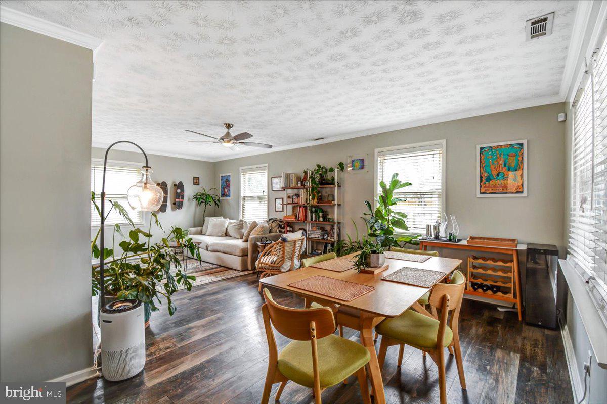 4 Steuart Lane Edgewater, MD 21037 - Photo 5 of 41 Open and Spacious Dining area.