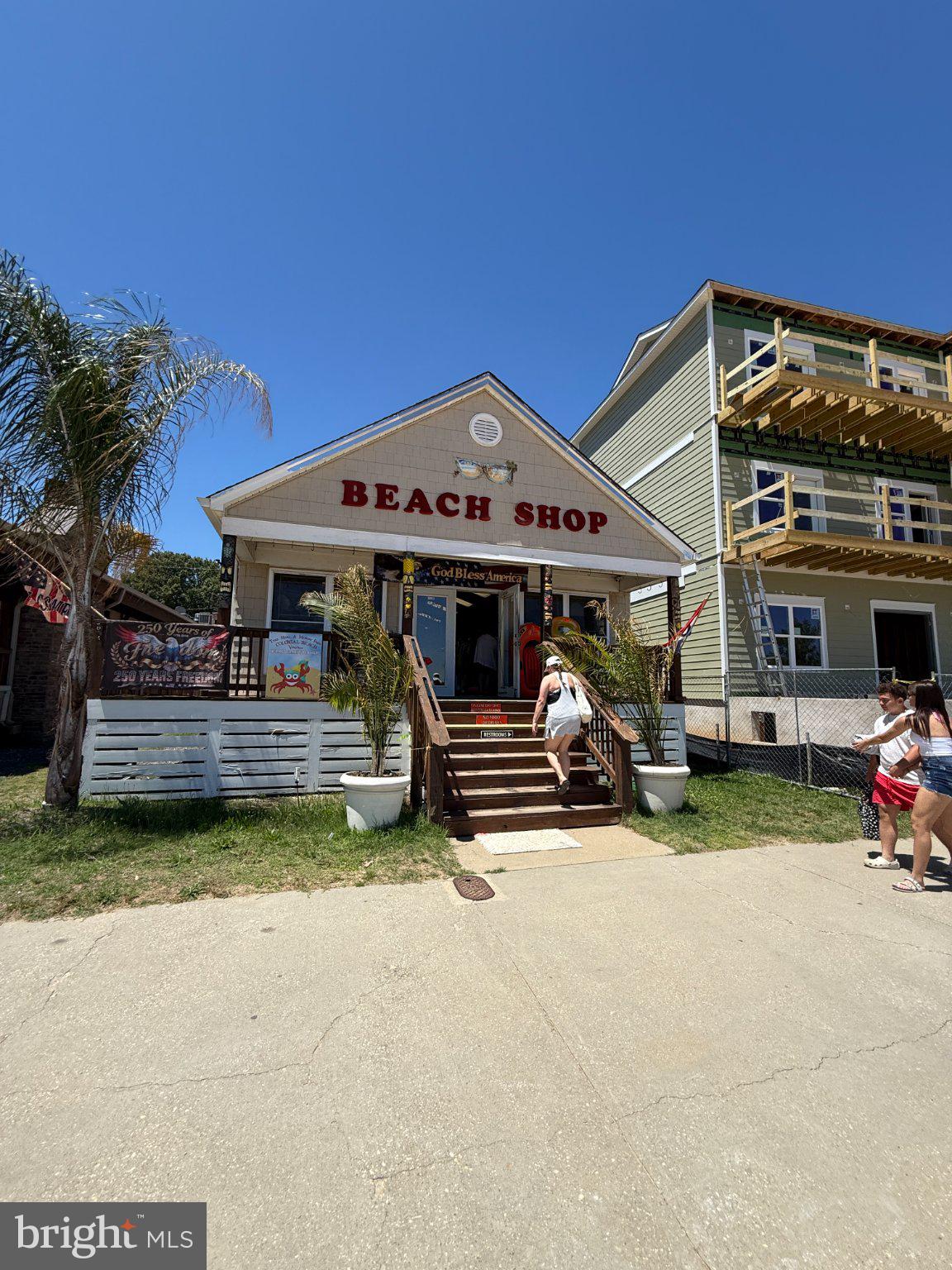 32 Placid Road Colonial Beach, VA 22443 - Photo 72 of 80 Charming beach shop welcomes visitors.