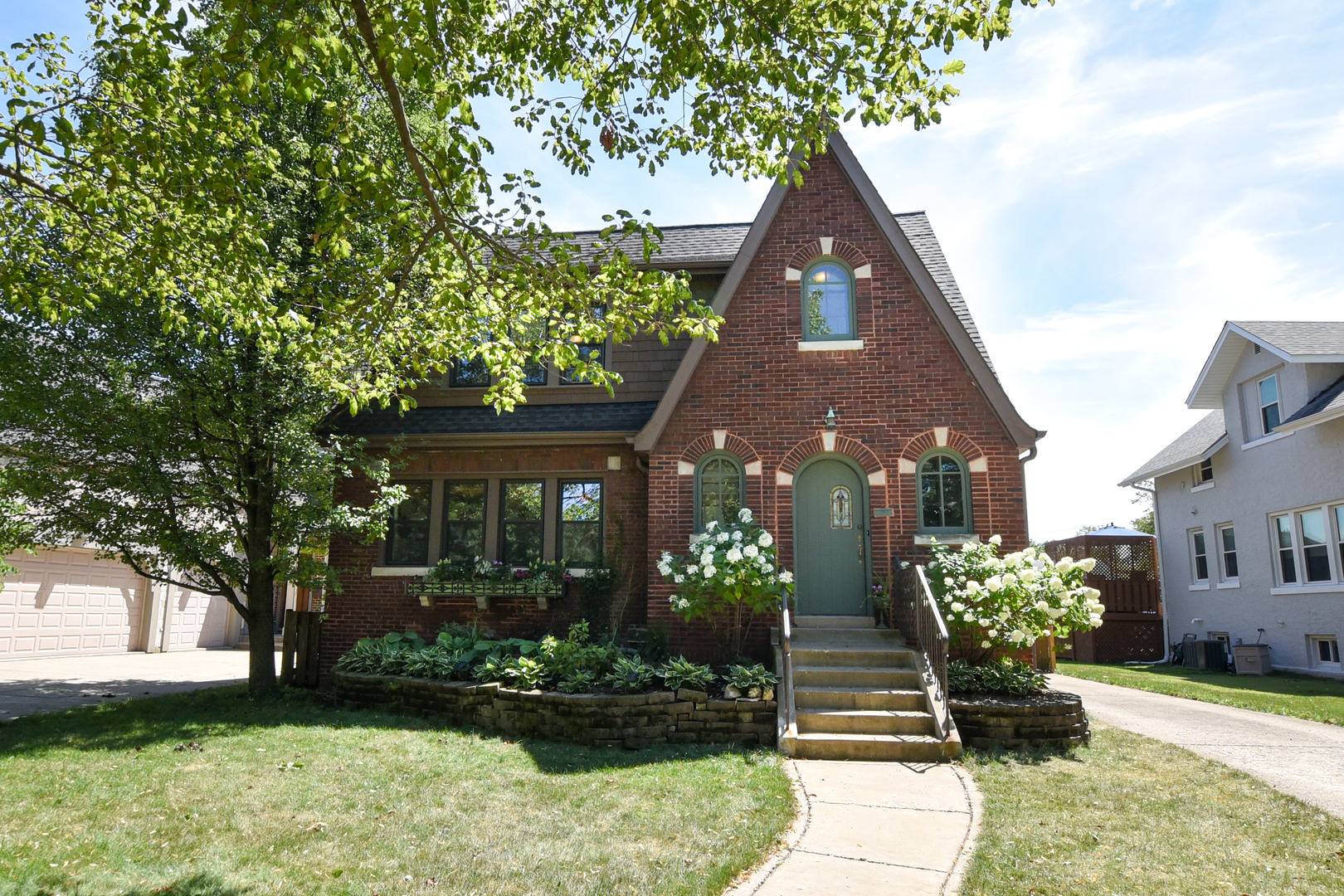 417 Shenstone Road Riverside, IL 60546 - Photo 1 of 47