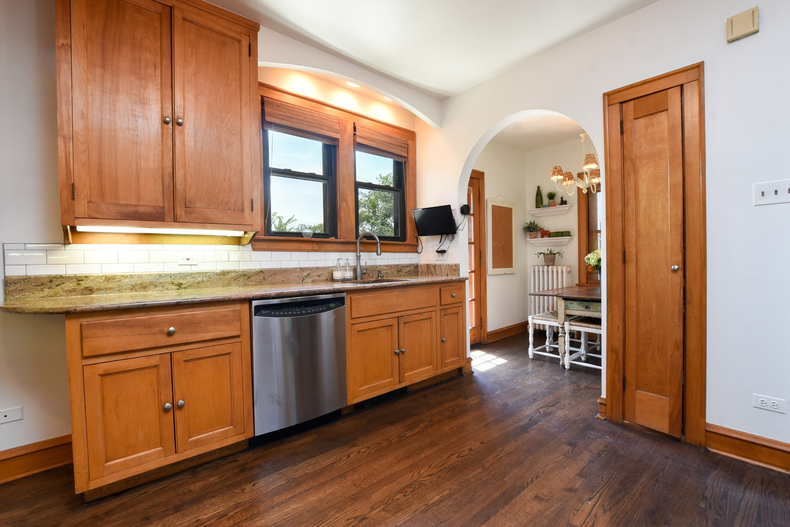 417 Shenstone Road Riverside, IL 60546 - Photo 14 of 47