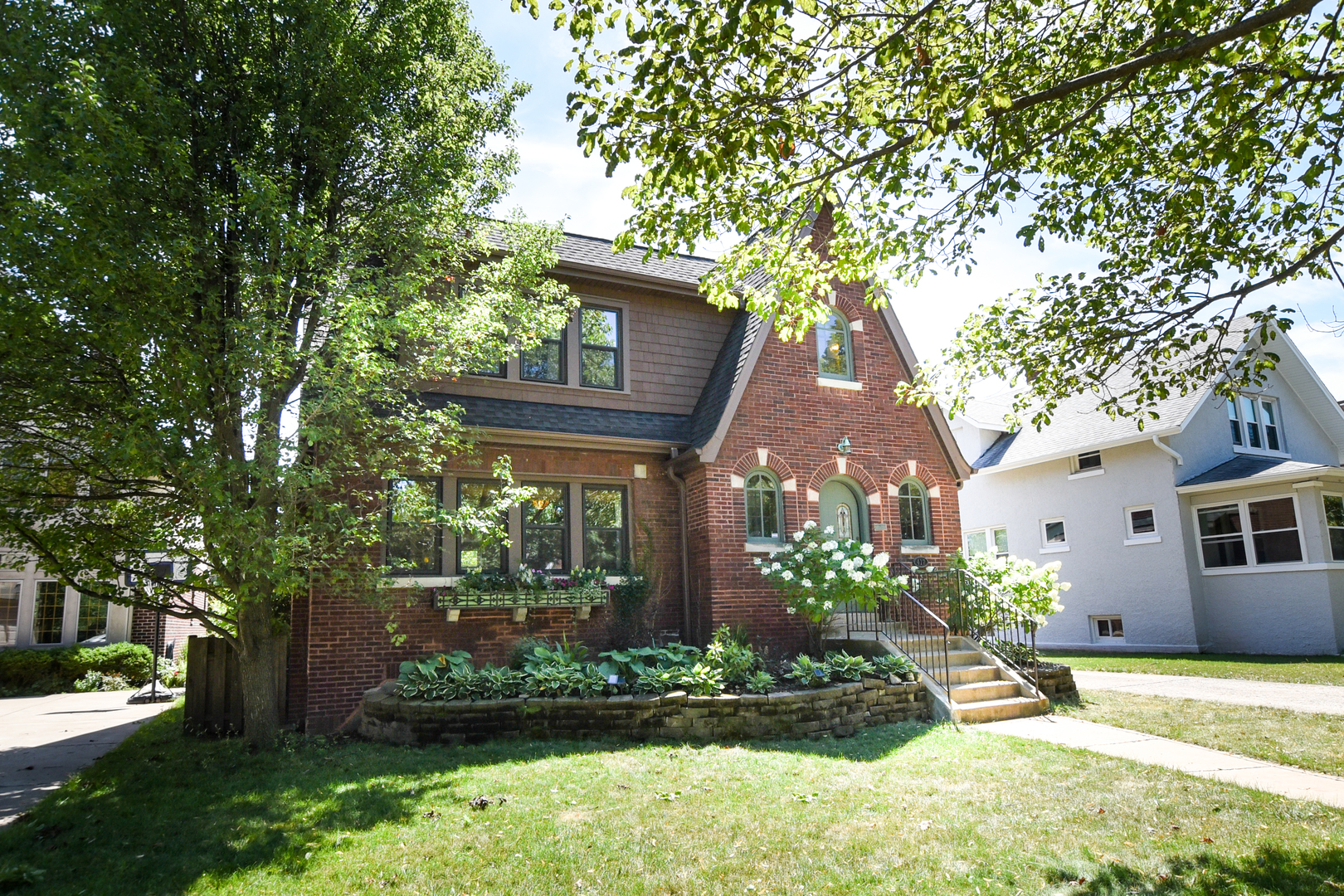 417 Shenstone Road Riverside, IL 60546 - Photo 3 of 47