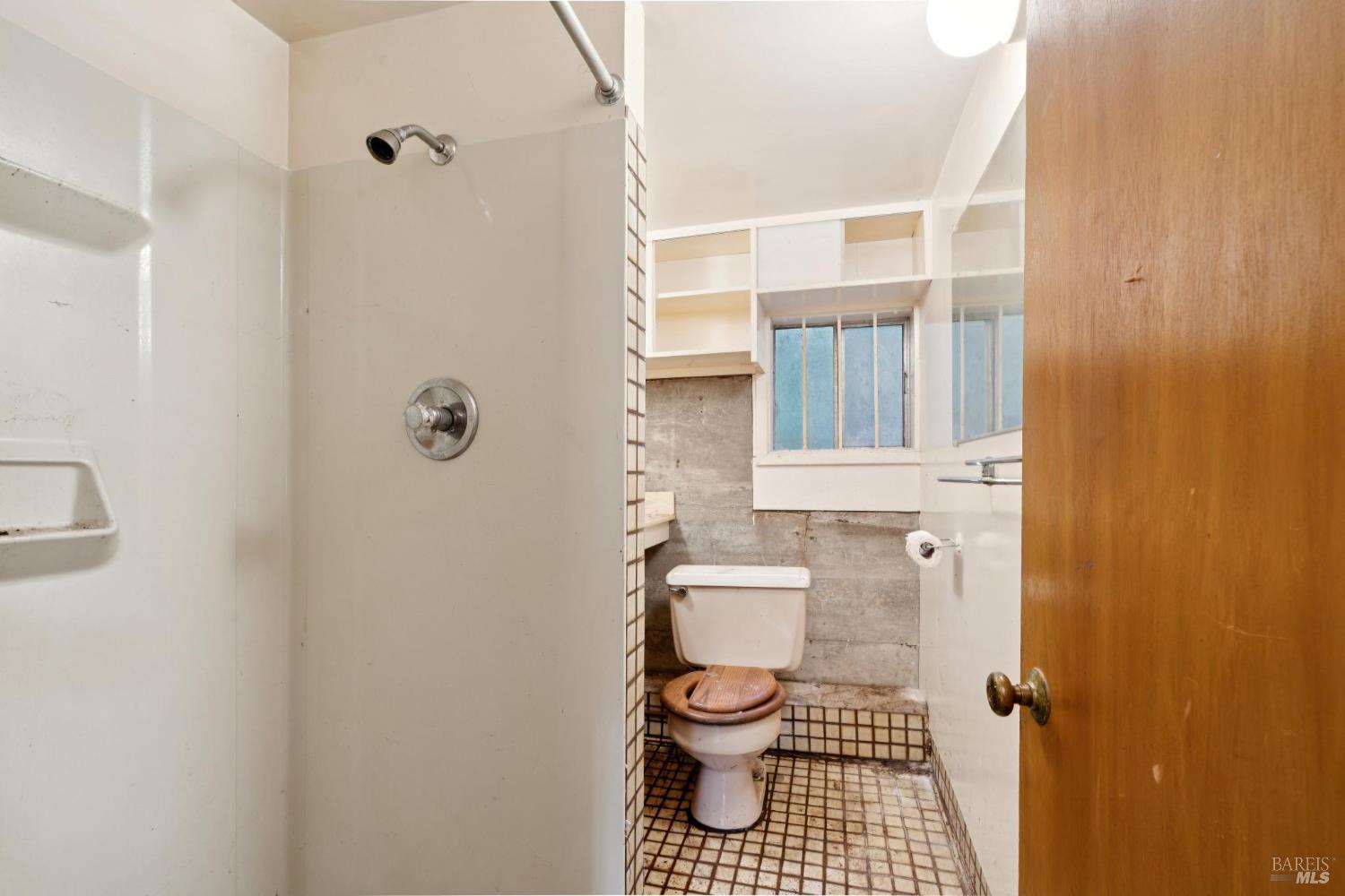 14595 Drake Road Guerneville, CA 95446 - Photo 16 of 25 a bathroom with a toilet