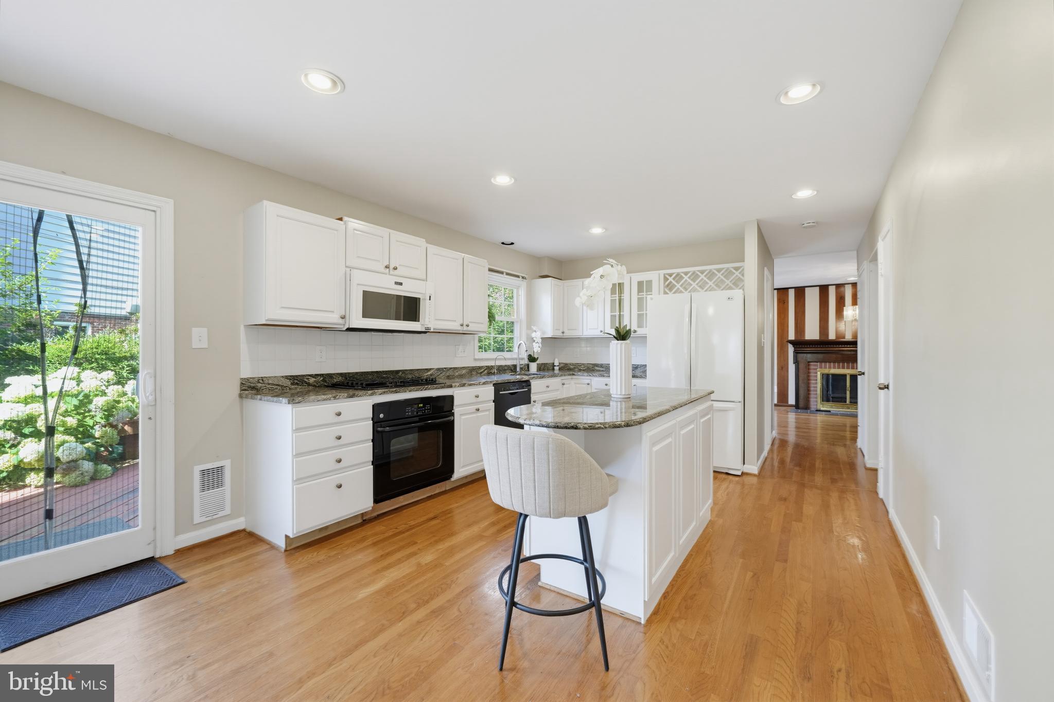 16818 Briardale Road Rockville, MD 20855 - Photo 17 of 45