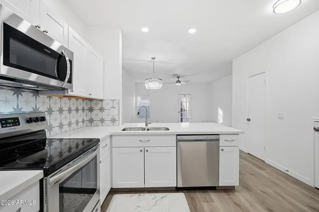 $1,695 | 18804 North 33rd Drive, Unit 3, Phoenix, AZ 85027