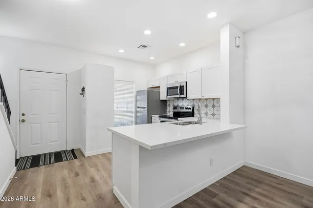 $1,695 | 18804 North 33rd Drive, Unit 3, Phoenix, AZ 85027