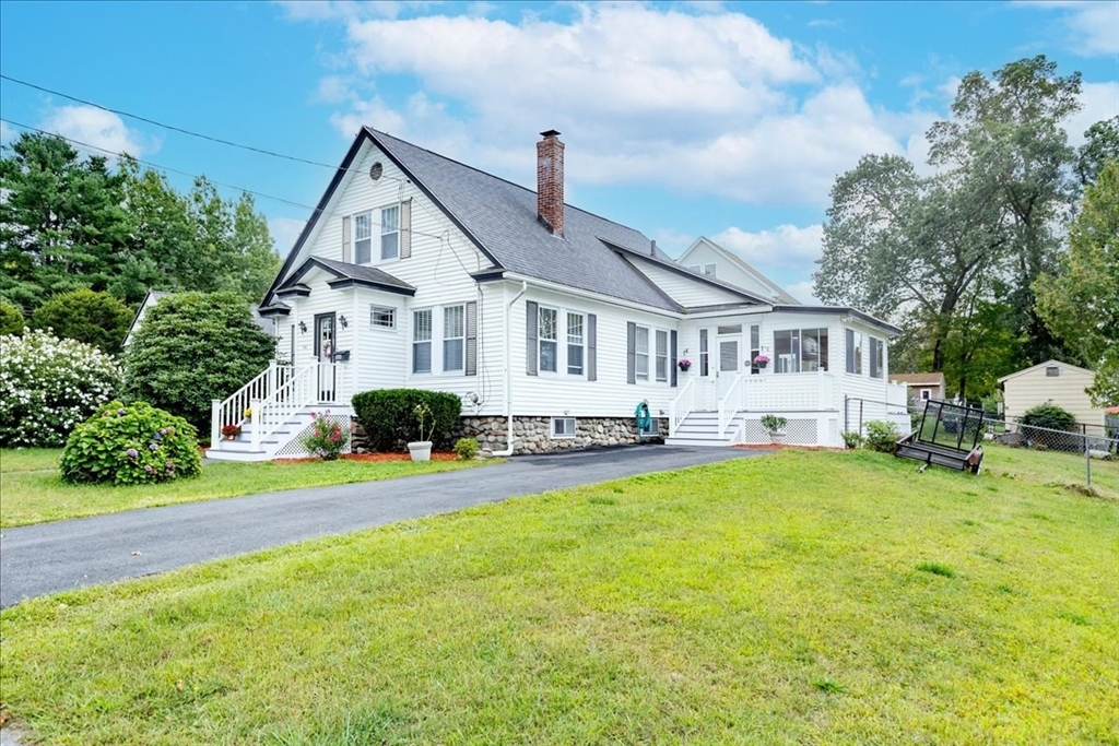 866 Riverside Drive Methuen, MA 01844 - Photo 2 of 40