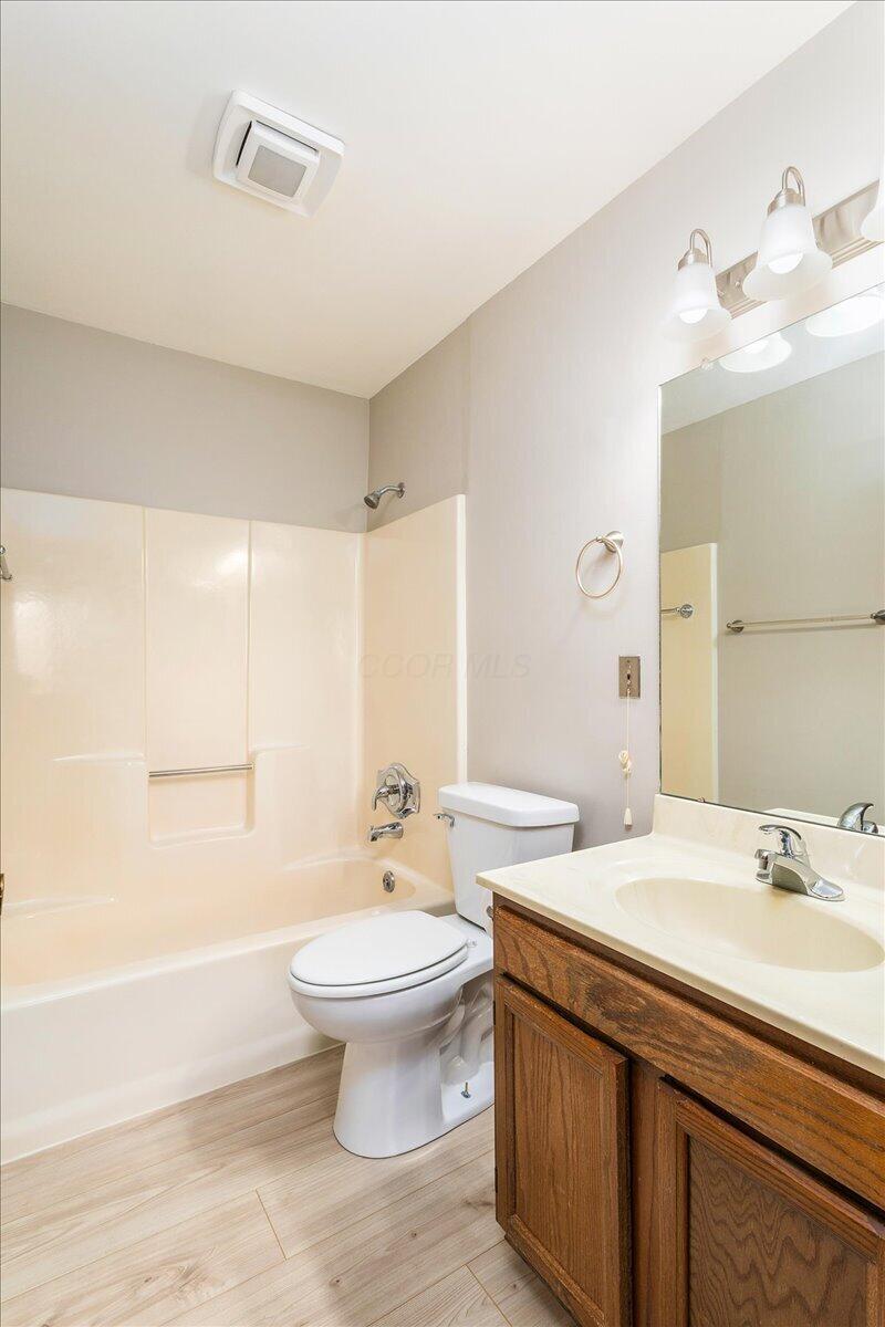 4141 Karl Road, Unit 310 Columbus, OH 43224 - Photo 20 of 25 Primary Bath