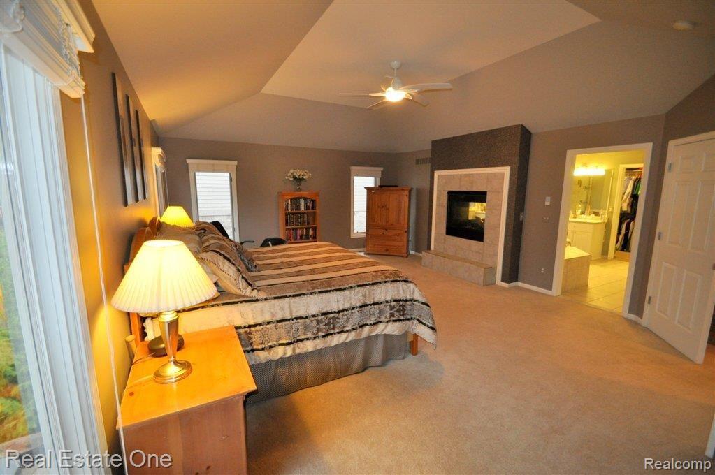 1306 Welland Drive Rochester, MI 48306 - Photo 11 of 25 Incredible Master!