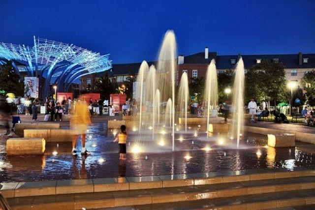 4066 Oak Circle Addison, TX 75001 - Photo 22 of 30 a view of a building with sitting area
