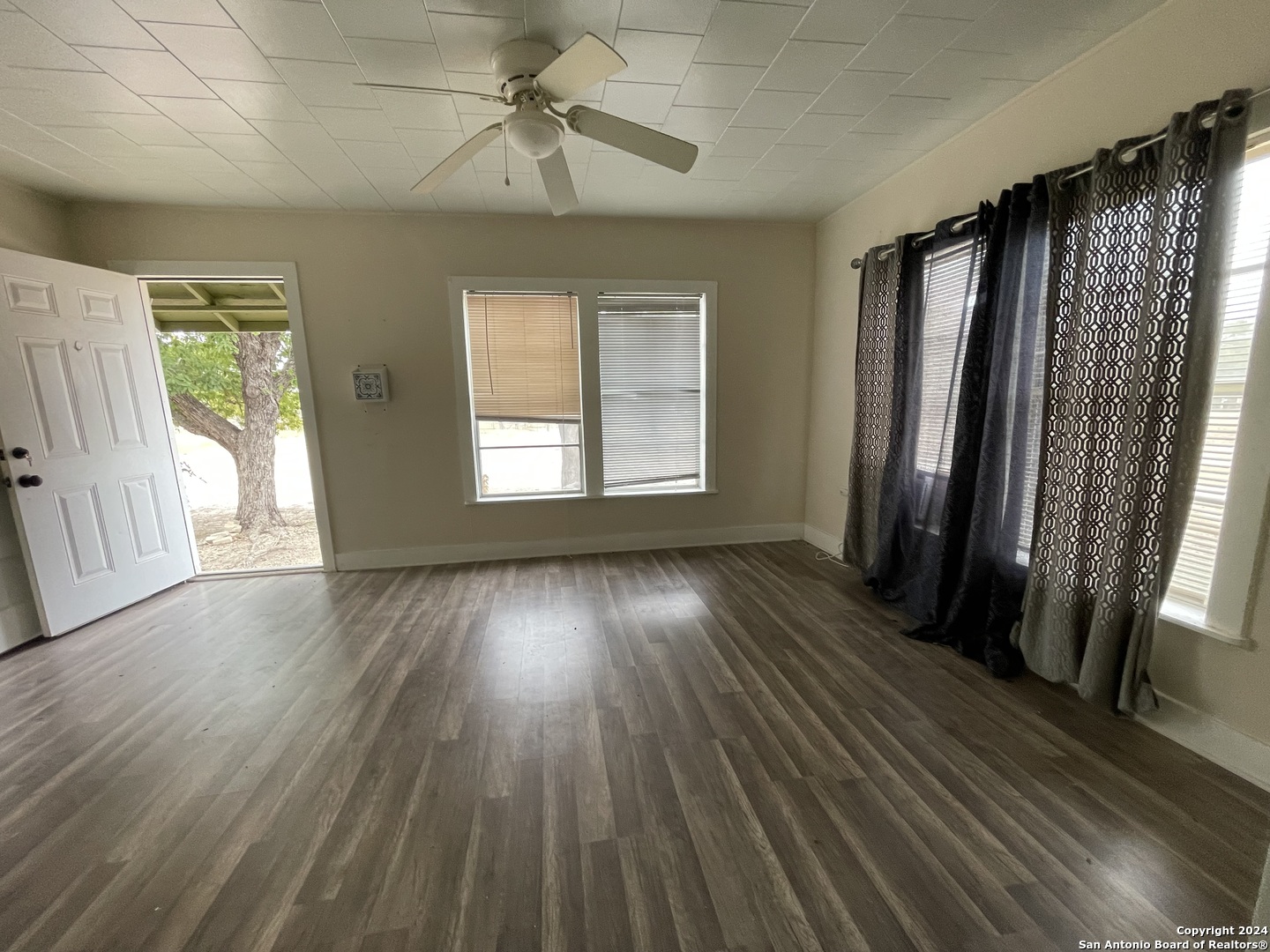 4235 Mickey Road San Antonio, TX 78223 - Photo 10 of 15