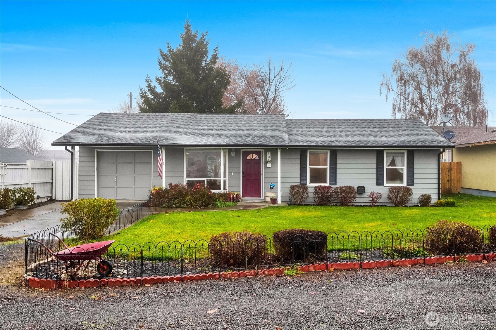 326 West 8th Street Warden, WA 98857 - Photo 2 of 28