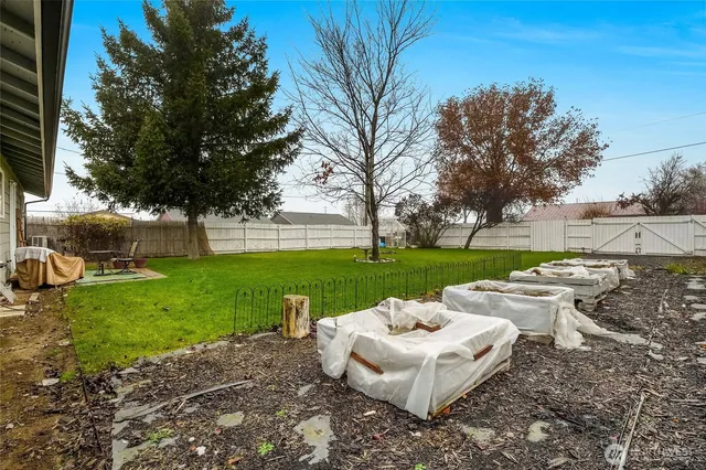 $349,999 | 326 West 8th Street, Warden, WA 98857