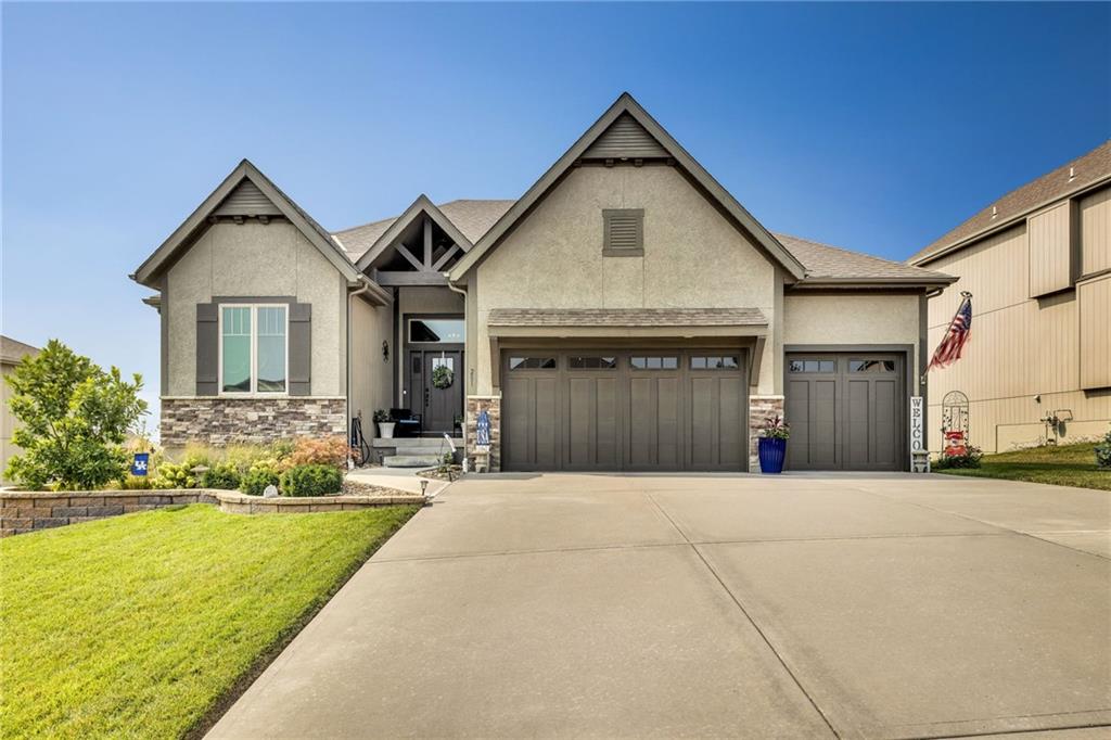 281 South Singletree Street Olathe, KS 66061 - Photo 2 of 51