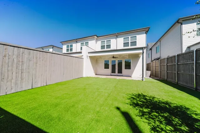 a view of an house with backyard and porch