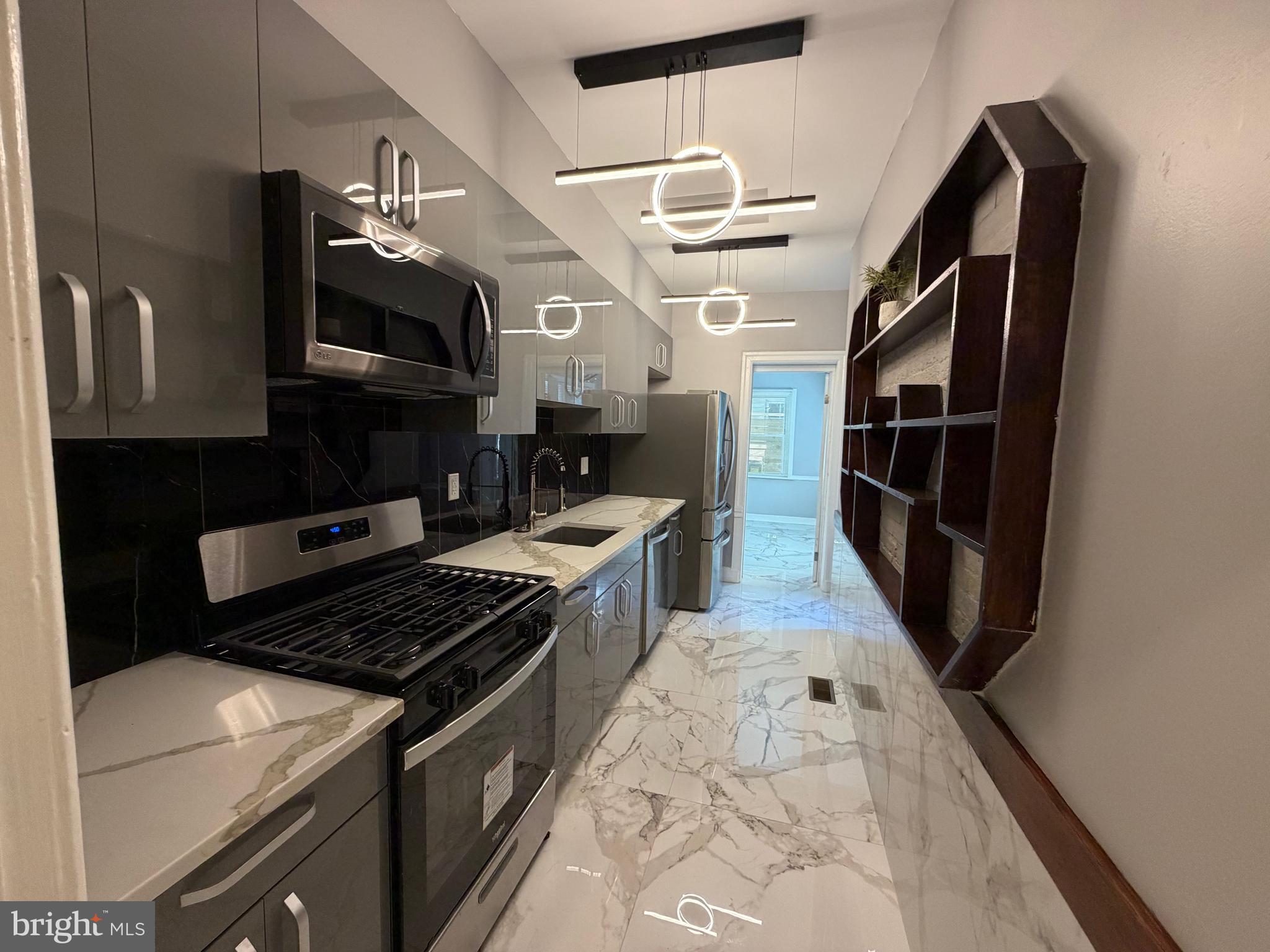 311 Gaskill Street Philadelphia, PA 19147 - Photo 12 of 48