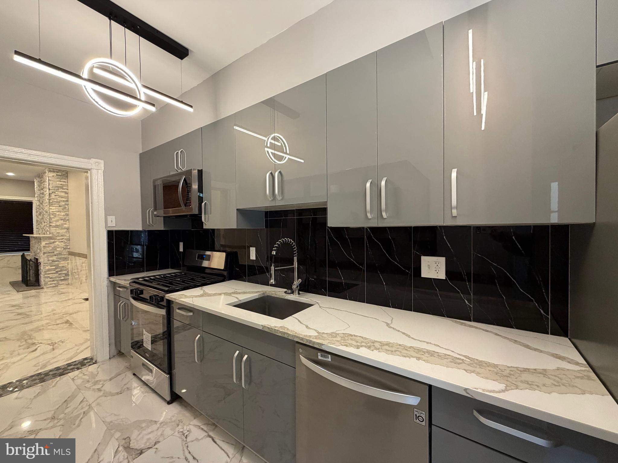 311 Gaskill Street Philadelphia, PA 19147 - Photo 14 of 48