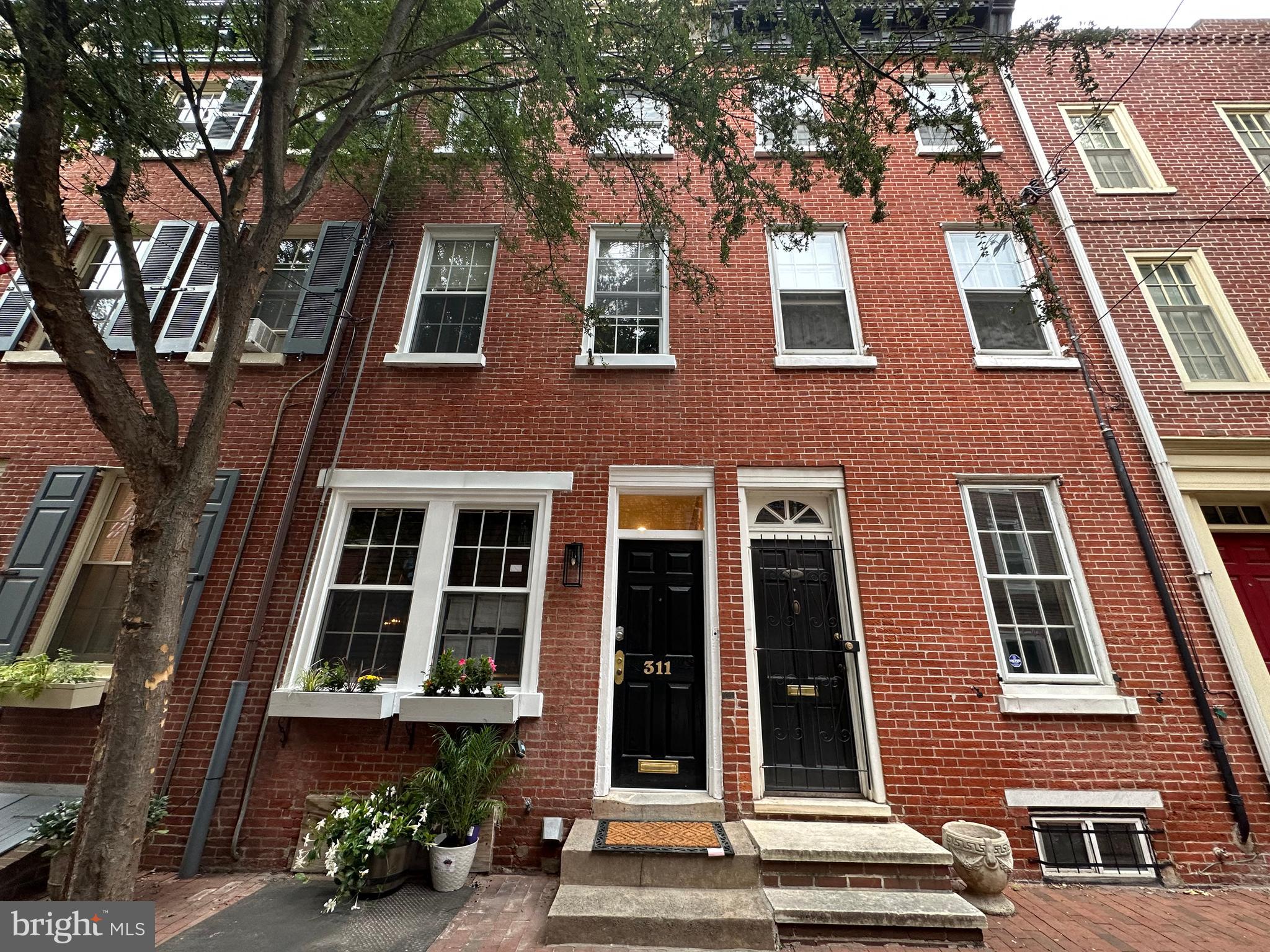 311 Gaskill Street Philadelphia, PA 19147 - Photo 2 of 48