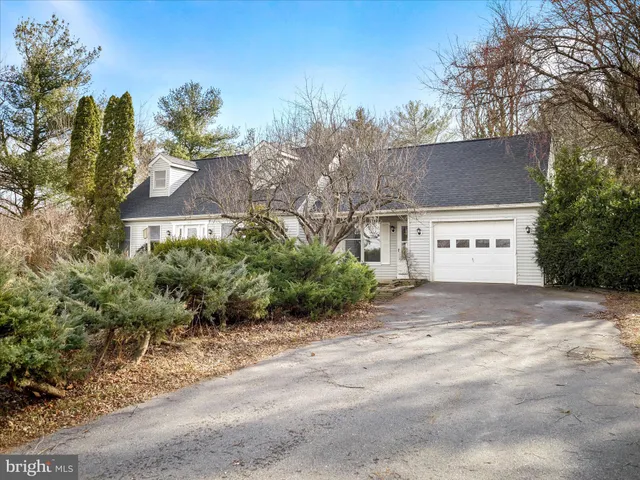 a view of a house with a yard and garage