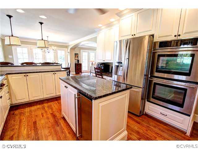 6400 Buckhill Road Richmond, VA 23225 - Photo 5 of 24 Kitchen - French Doors lead from dining area to bl