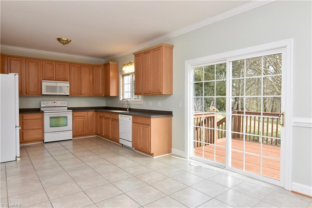 3657 Clinedale Road Pfafftown, NC 27040 - Photo 6 of 23 Gallery Image 6