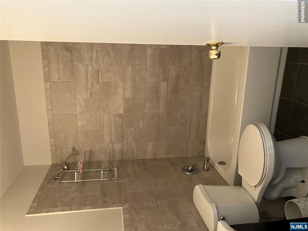154 Rothwell Avenue, Unit 2B Cliffside Park, NJ 07010 - Photo 6 of 17