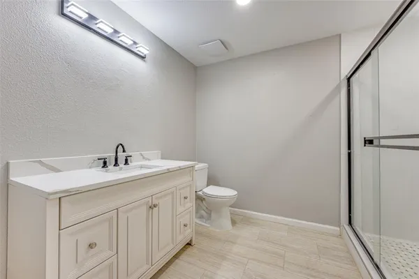 a bathroom with a toilet and a shower