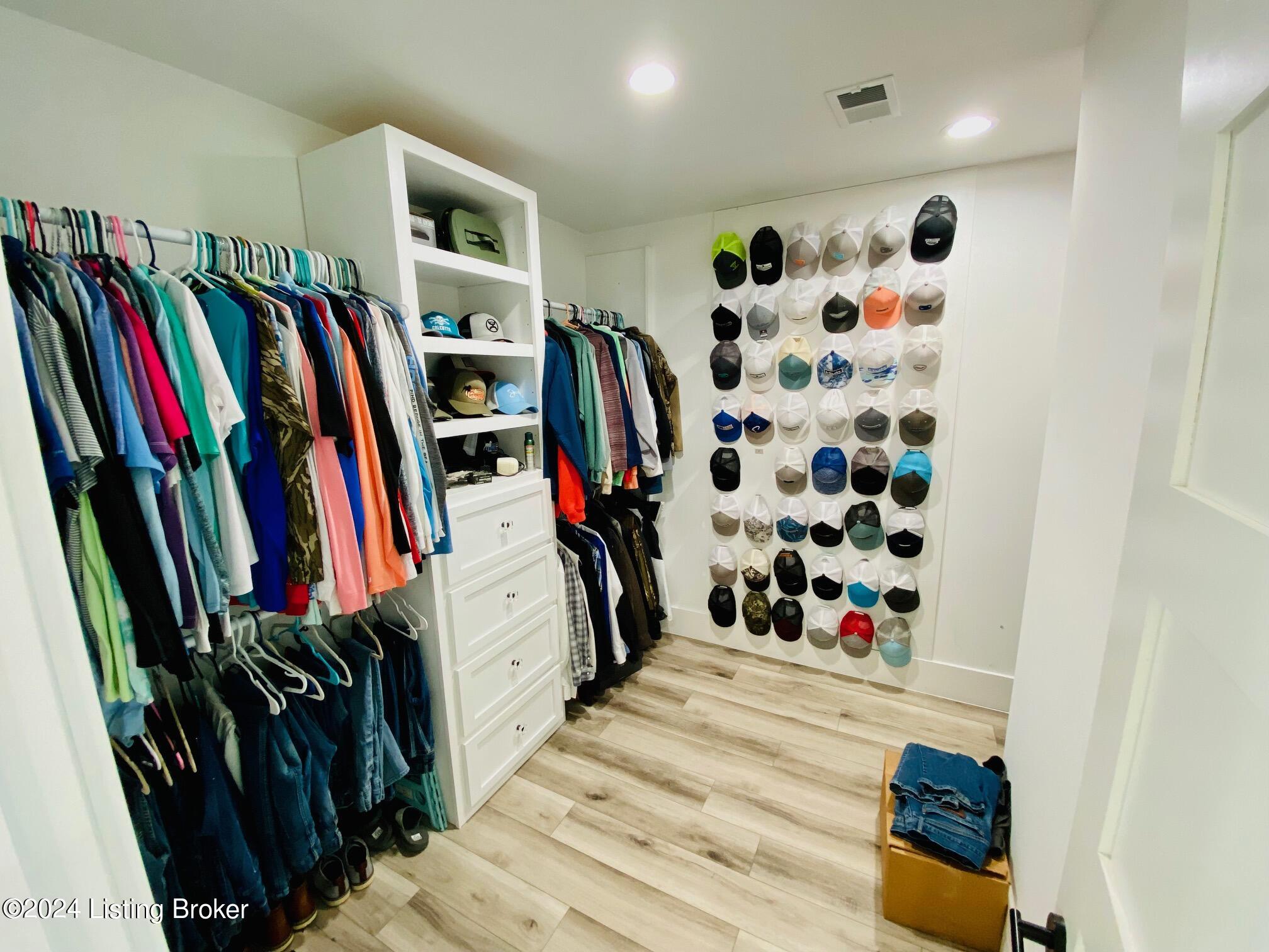 1127 Mayes Creek Road Springfield, KY 40069 - Photo 25 of 96 025_Walkin Closet