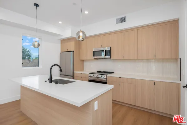 $5,250 | 5248 Auckland Avenue, North Hollywood, CA 91601