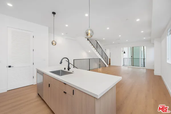 $5,250 | 5248 Auckland Avenue, North Hollywood, CA 91601
