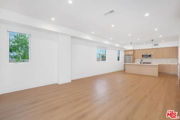 $5,250 | 5248 Auckland Avenue, North Hollywood, CA 91601